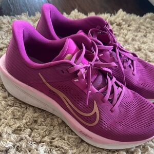 Nike Women's Fuchsia and Gold Athletic Shoes